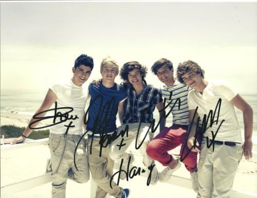 Снимка с автограф от One Direction full band препечатано с подпис на #3 RP